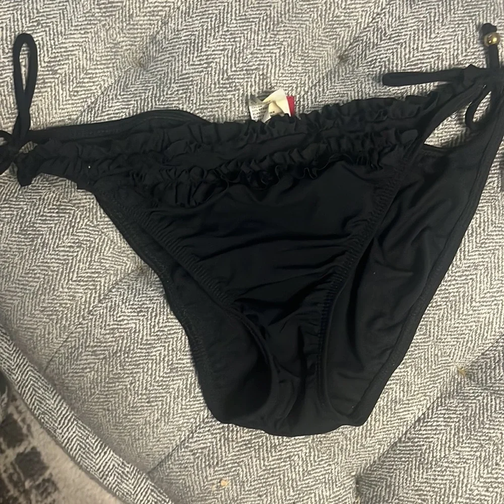 Bikini - Picture 2 of 2